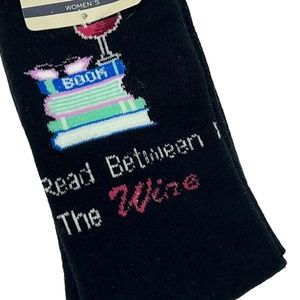 Bass women's "Read Between the Wine" socks